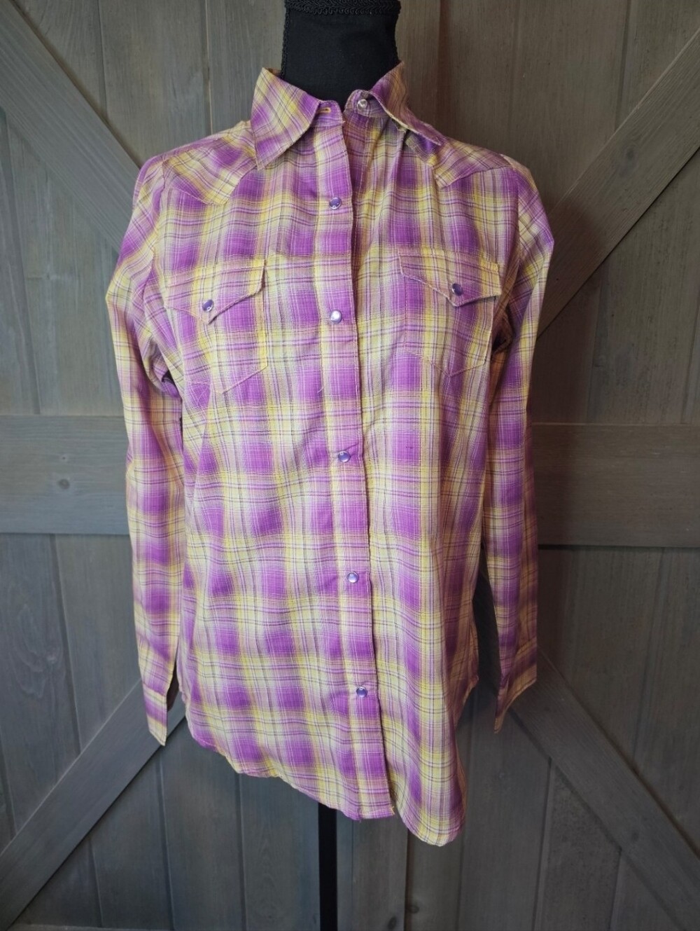 Nwt Women's Wrangler Pearl Snap Button Down Shirt sz Small